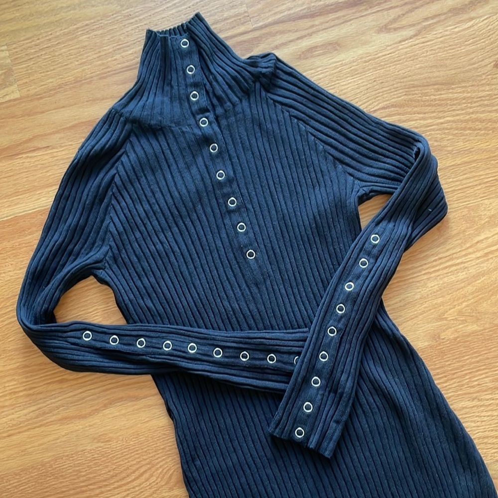 NWT 100% wool Ribbed Turtleneck Sweater with Button Details - Picture 2 of 6